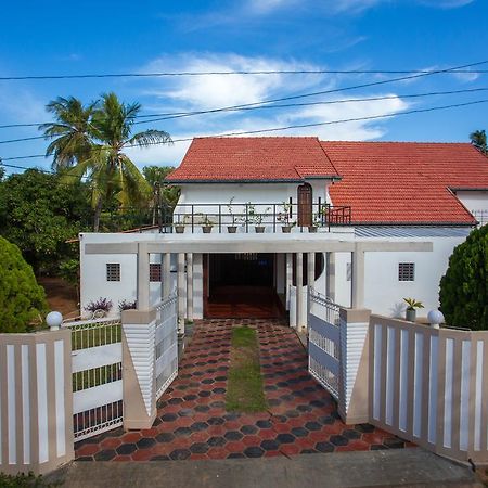 Dayanithi Guest House Джафна Екстер'єр фото