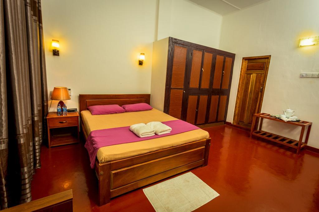 Dayanithi Guest House Джафна Екстер'єр фото